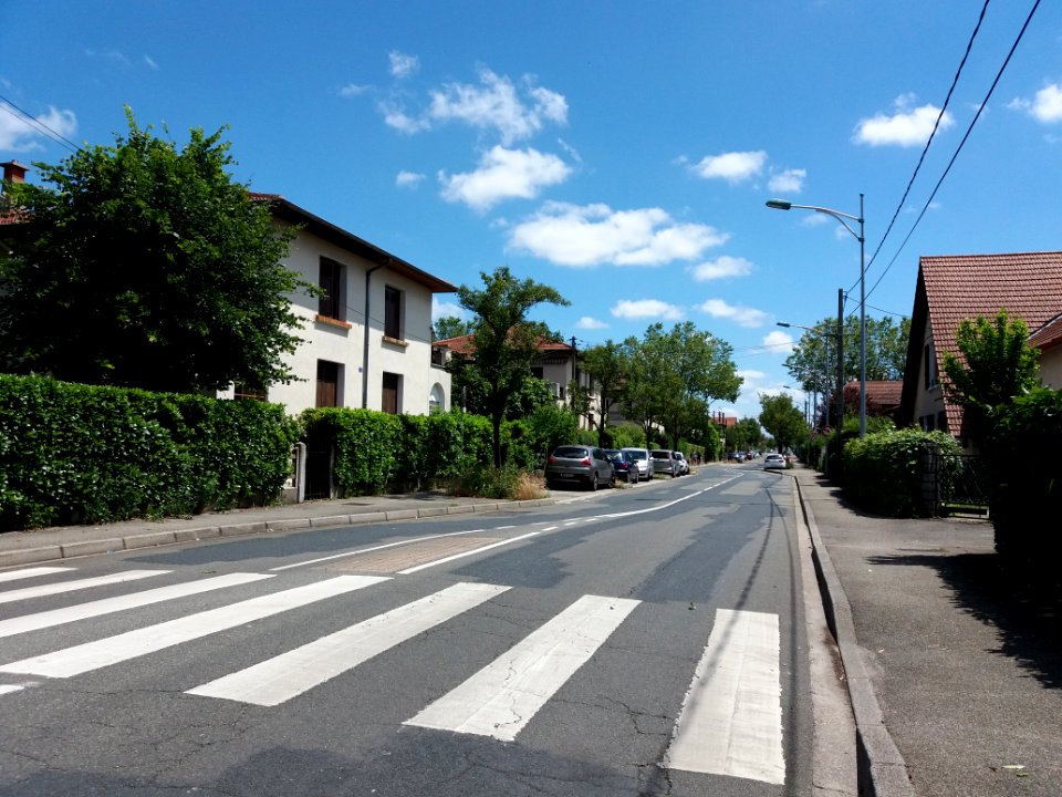 Vaulx-en-Velin - Rue Alfred de Musset, vers l'est, depuis la rue de la Poudrette