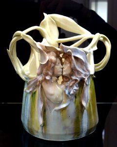 Vase pair, 1 of 2, designed by Gottlieb Elster, made by Konigliche Porzellanmanufaktur Berlin, 1899, porcelain - Bröhan Museum, Berlin - DSC04037