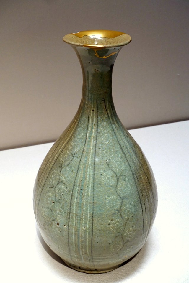 Vase with chrysanthemum design in inlay, Korea, Goryeo dynasty, 1300s AD, ceramic, celadon glaze - Tokyo National Museum - Tokyo, Japan - DSC08179