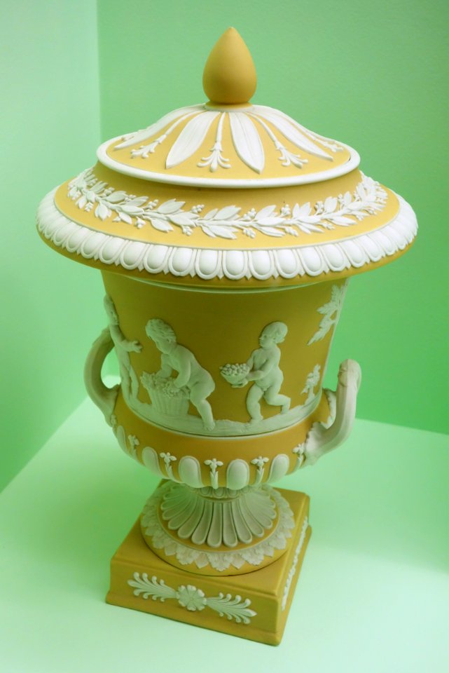 Vase with Cover - Wedgwood, 1885 - Brooklyn Museum - DSC09023