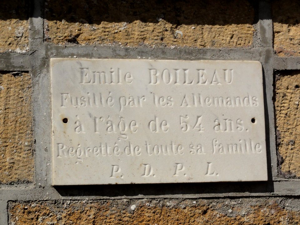 Vaudoncourt (Meuse) plaque commémorative E.Boileau fusillé