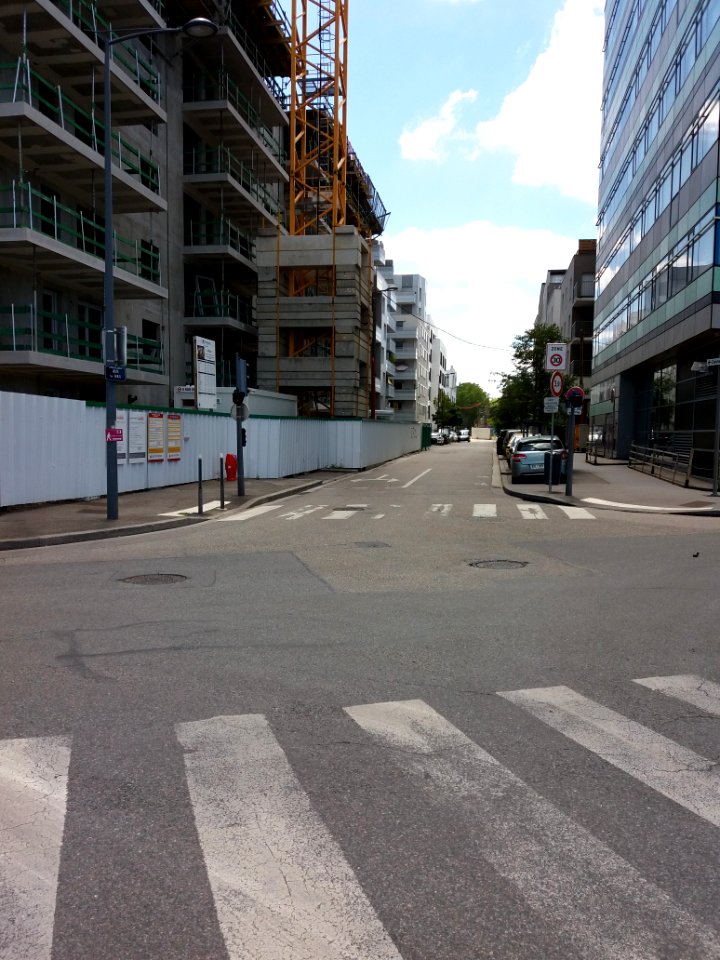 Vaulx-en-Velin - Rue du Rail, depuis l'avenue des Canuts