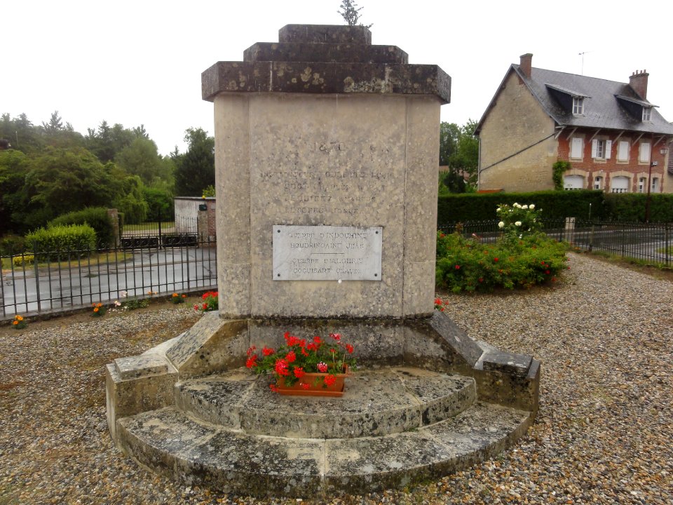 Vauxrezis (Aisne) monument aux morts (01)