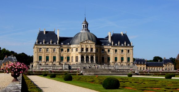 Vaux le Vicomte b (cropped)