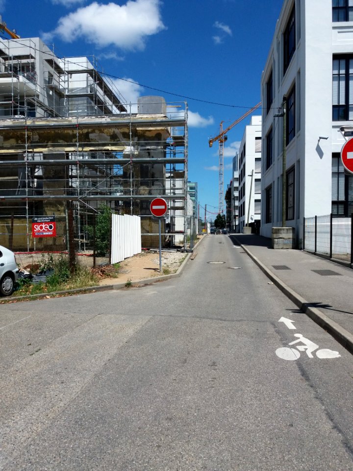 Vaulx-en-Velin - Rue du Rail, depuis l'avenue du Bataillon Carmagnole Liberté