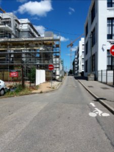 Vaulx-en-Velin - Rue du Rail, depuis l'avenue du Bataillon Carmagnole Liberté