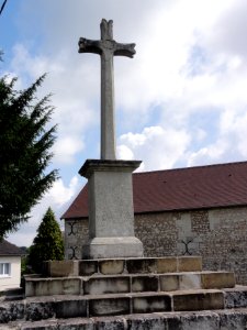 Vaux-sur-Vienne (Vienne) croix de chemin