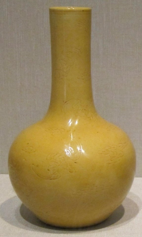 Vase, China, Qing dynasty, Qianlong period, porcelain, Honolulu Museum of Art