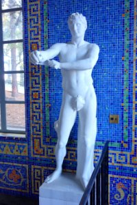 Vatican Apoxyomenos by Lysippus (copy by Carlo Freter) - Hearst Castle - DSC07023