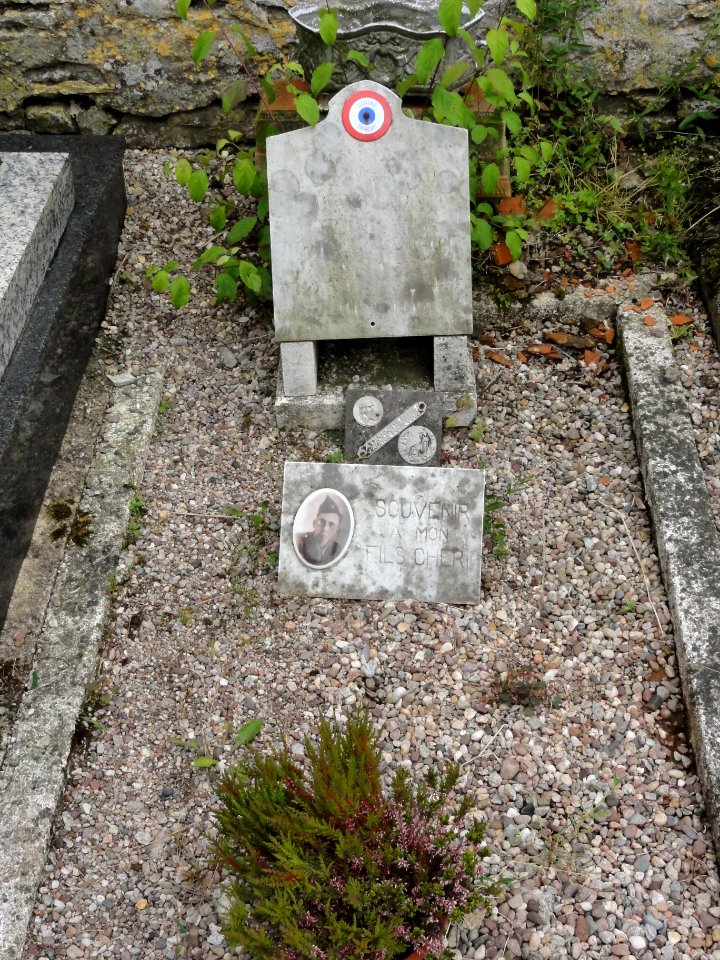 Vathiménil (M-et-M) cimetière, tombe de soldat