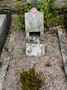 Vathiménil (M-et-M) cimetière, tombe de soldat