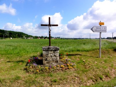 Vaux-sur-Vienne (Vienne) Croix de chemin, Port de Vaux