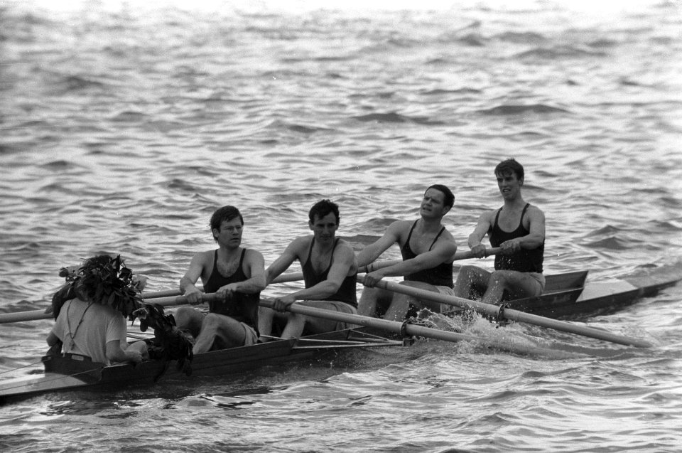 Varsity winnaar Laga (oude vier met stuurman) v.l.n.r. stuurman P. J. de Haan ,, Bestanddeelnr 923-4933