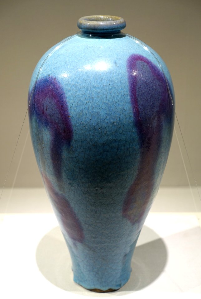 Vase, China, Jun kiln, Jin-Yuan dynasty, 12th-13th century AD, opaque bluish glaze with purple-red splashes - Matsuoka Museum of Art - Tokyo, Japan - DSC07317