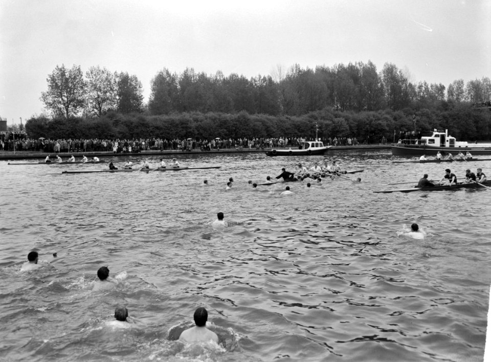 Varsity op het Amsterdams Rijnkanaal , overzicht finish, Bestanddeelnr 915-1261
