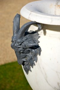 Vase detail chèvre Chantilly