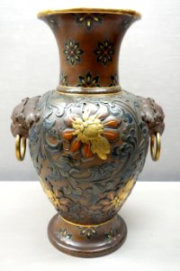 Vase by Sekizawa Uichi (1838-1893), 1892 World's Columbian Exposition, auspicious floral arabesque design - Tokyo National Museum - DSC05604