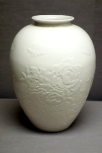 Vase by Seifu Yohei III (1851-1914), 1892 World's Columbian Exposition, butterfly and peony design in relief - Tokyo National Museum - DSC05575
