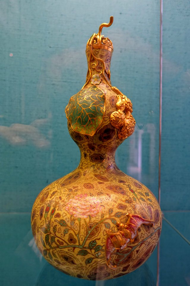 Vase in the shape of a double gourd, China, 1750 to early 1800s, copper, cloisonne enamel, applications - Germanisches Nationalmuseum - Nuremberg, Germany - DSC03189