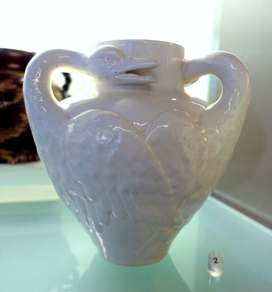 Vase by Manuel Gustavo Bordalo Pinheiro, Fabrica de Faiancas Bordalo Pinheiro, Caldas da Rainha, 1908, faience - Museu Nacional de Soares dos Reis - Porto, Portugal - DSC00357