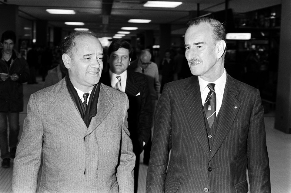 Vandaag is op Schiphol de Columbiaanse minister van Buitenlandse Zaken dhr. Urib, Bestanddeelnr 931-2529