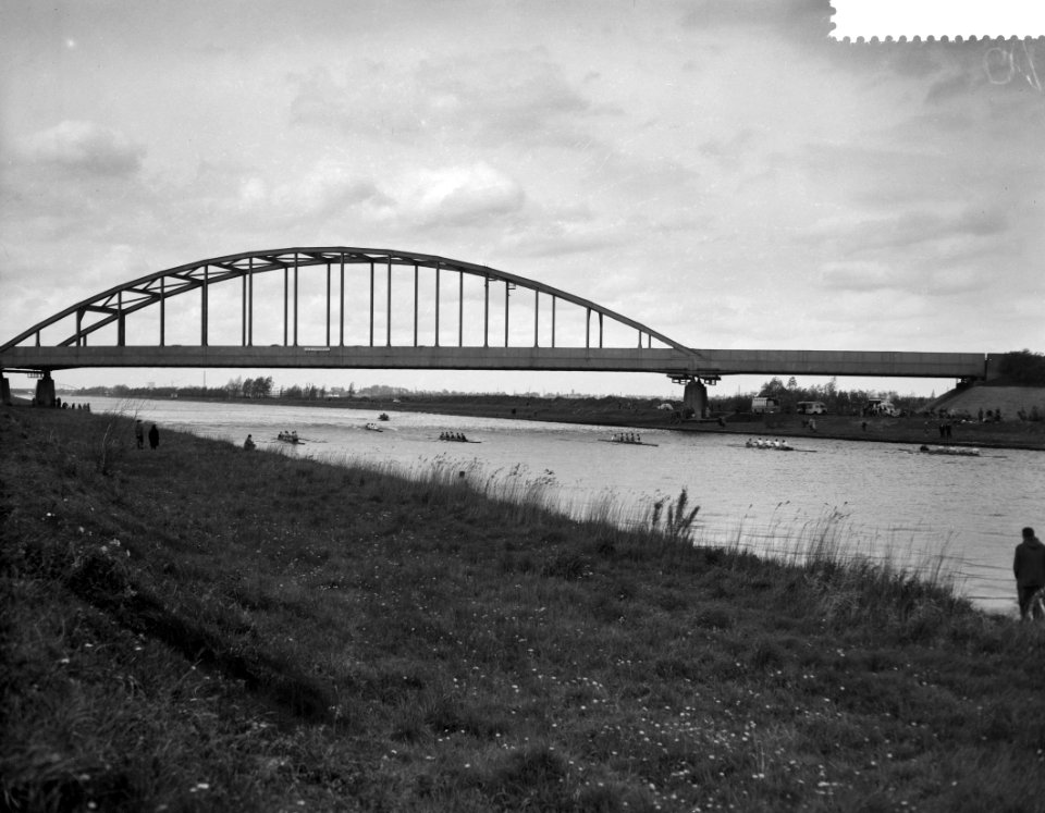 Varsity op het AmsterdamRijnkanaal bij Jutphaas, Bestanddeelnr 910-3423