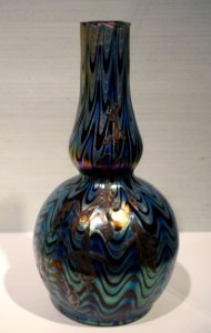 Vase in calabash shape, Firma Johann Loetz Witwe, Klostermuhle Bohmen, c. 1900, glass - Hessisches Landesmuseum Darmstadt - Darmstadt, Germany - DSC00855