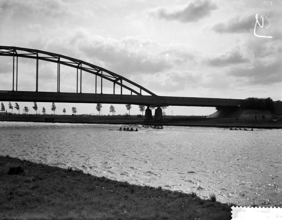 Varsity op het AmsterdamRijnkanaal bij Jutphaas, Bestanddeelnr 910-3422