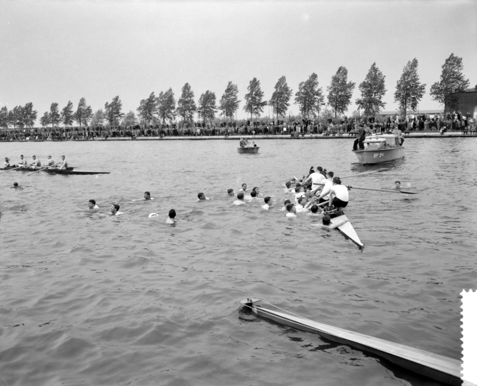 Varsity op het AmsterdamRijnkanaal bij Jutphaas. ploeg van Nereus bestaande uit, Bestanddeelnr 910-3426