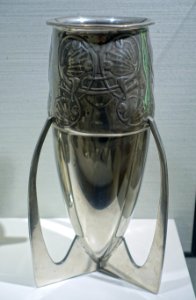 Vase from the Tudric series, Liberty & Co., London, c. 1902-1905, tin - Hessisches Landesmuseum Darmstadt - Darmstadt, Germany - DSC01103