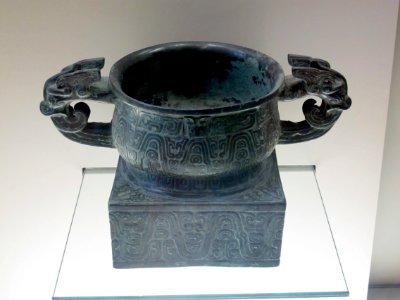 Vase gui. Zhou de l’ouest IXe s.– début VIIIe s. av. JC. Bronze. Musée Cernuschi Paris