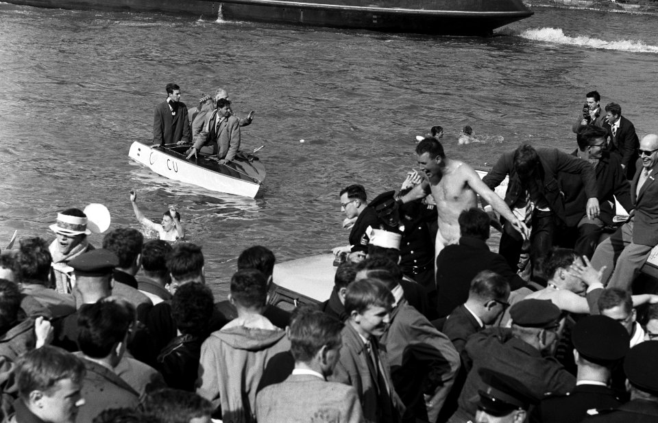 Varsity op het Amsterdam-Rijnkanaal bij Utrecht, Bestanddeelnr 912-4595