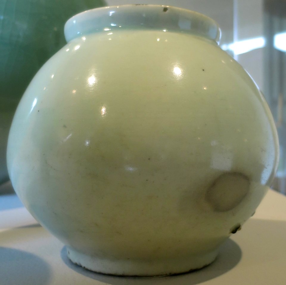 Vase from Korea, glazed porcelain, Honolulu Museum of Art