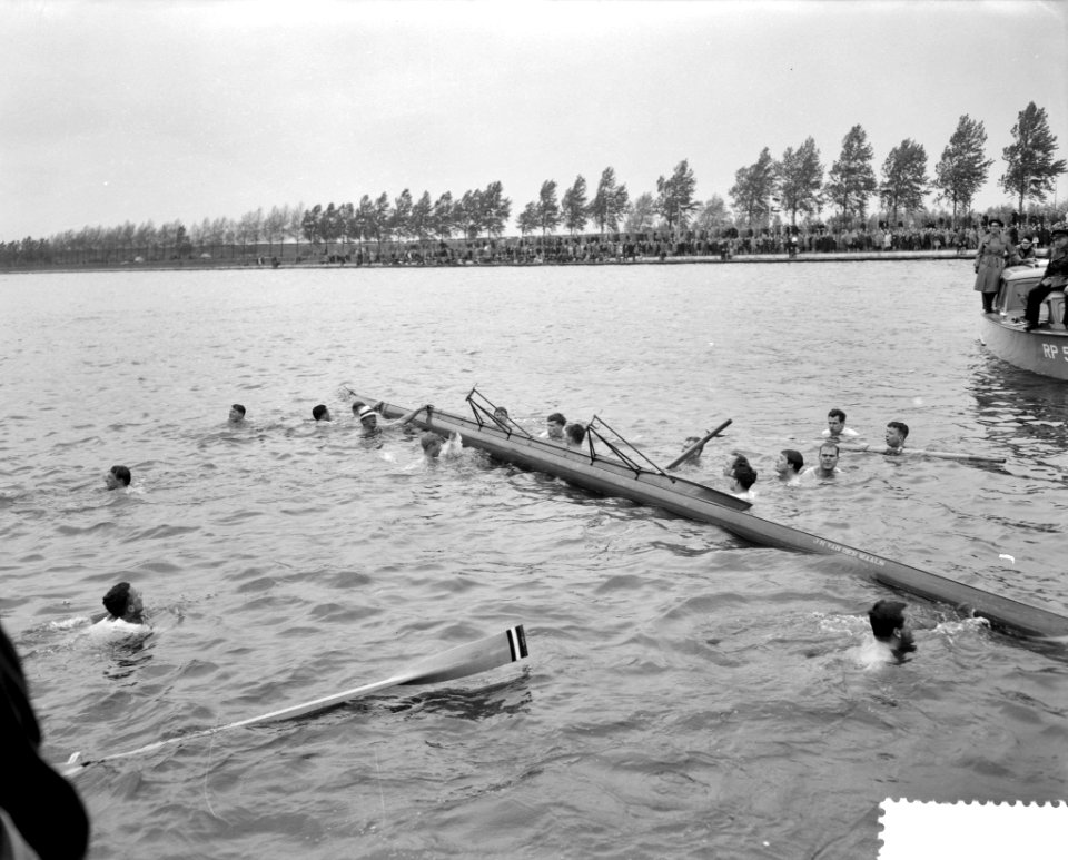 Varsity op het AmsterdamRijnkanaal bij Jutphaas ploeg van Nereus bestaande uit , Bestanddeelnr 910-3427