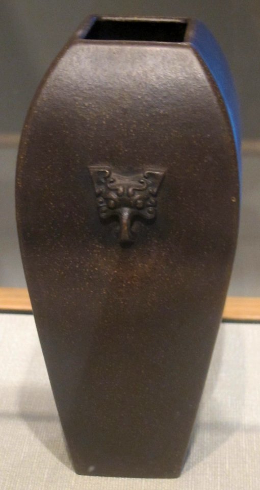 Vase from China, Ming dynasty, Wanli period (1573-1619), burnished stoneware, HAA