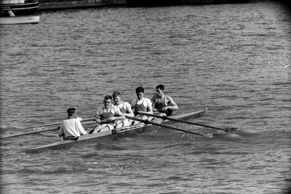 Varsity op het Amsterdam-Rijnkanaal bij Utrecht. De winnaar van de Oude Vier Ar, Bestanddeelnr 912-4597