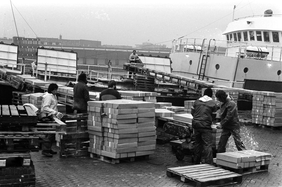 Vangsten Urker vissers in beslag genomen in verband met vangstbeperking visaanv, Bestanddeelnr 933-5053