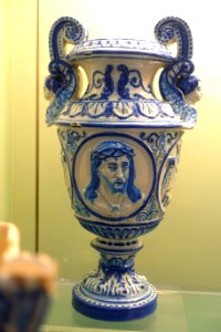 Vase,, 19th-20th century, faience - Fábrica de Cavaco - Museu Nacional de Soares dos Reis - Porto, Portugal - DSC00424