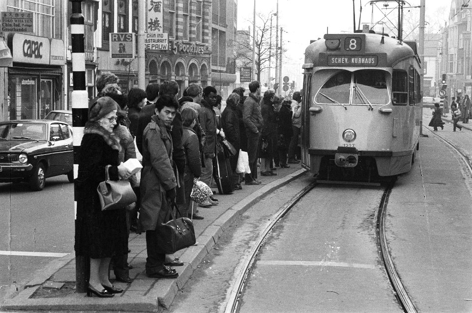 Vandaag gratis met openbaar vervoer in Den Haag uit protest dat bus en trambestuurders niet doorstromen naar hogere loonschaal, Bestanddeelnr 931-3447