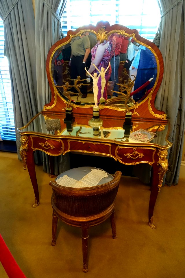 Vanity with Young Woman by Johann Philipp Ferdinand Preiss, 1900s, ivory, onyx, green marble - Cà d'Zan - John and Mable Ringling Museum of Art - Sarasota, FL - DSC00344