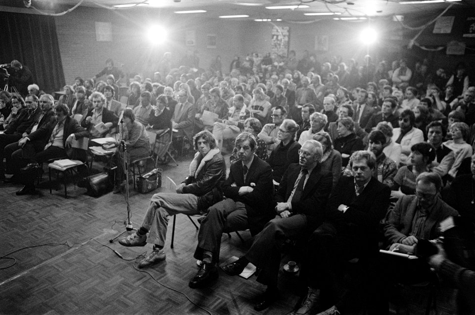 Vanavond werd de bevolking van Broek in Waterland voorgelicht van het opvuilniss, Bestanddeelnr 931-2013