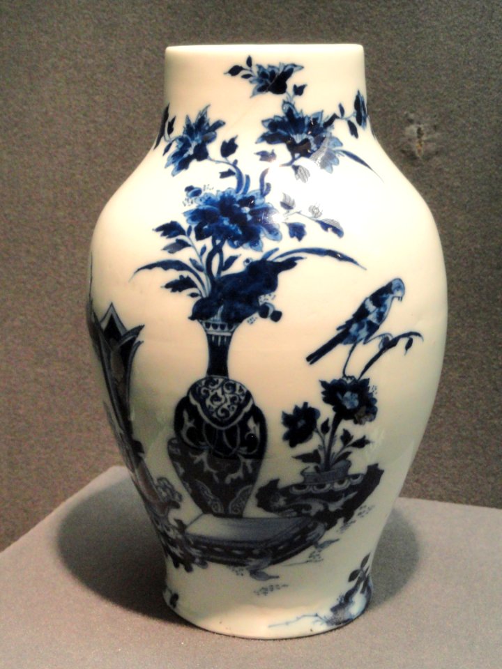 Vase, after a Chinese original, c. 1695-1705, Saint-Cloud, soft-paste porcelain, underglaze cobalt blue - Gardiner Museum, Toronto - DSC01038