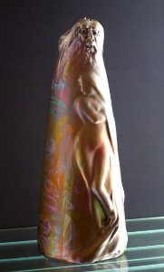 Vase, designed by Clement Massier, made by Massier Werkstatt, Golfe Juan, c. 1890, faience - Bröhan Museum, Berlin - DSC04028