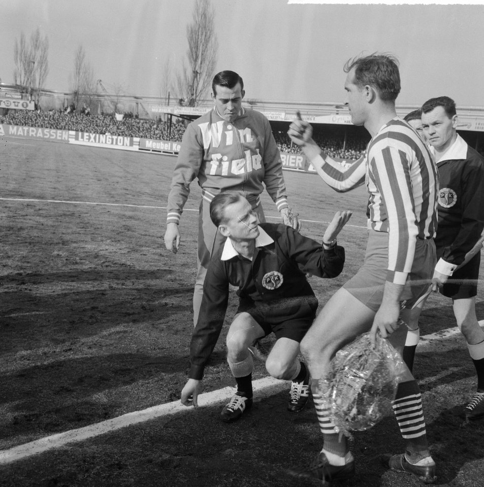Vasas Gyor tegen DWS 1-0, de toss, Bestanddeelnr 917-5269