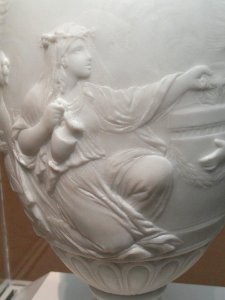 Vase, 1766, by Clodion (Claude Michel), marble detail - Art Institute of Chicago - DSC09502