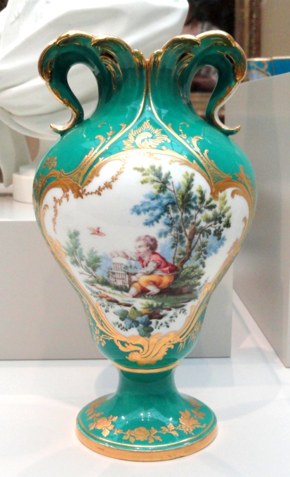 Vase, c. 1756, Sèvres Porcelain Manufactory, designed by Jean-Claude Duplessis - Art Institute of Chicago - DSC09439