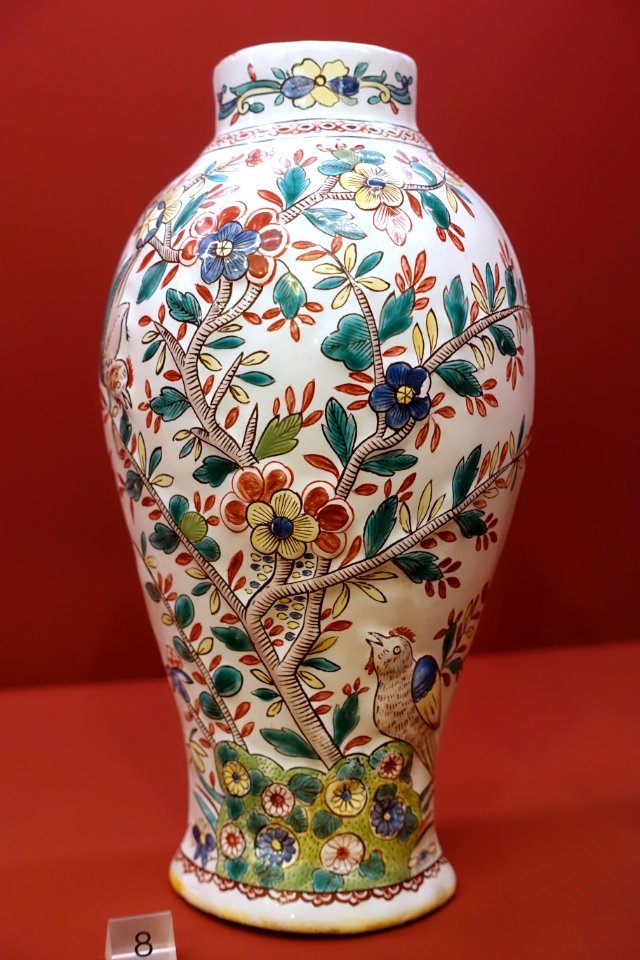 Vase, Ansbach, c. 1730-1740, faience - Mainfränkisches Museum - Würzburg, Germany - DSC05019