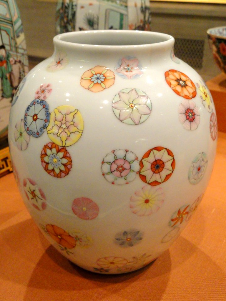 Vase, Qing Dynasty, 1736-1795, porcelain with overglaze famille rose enamels - National Gallery of Art, Washington - DSC09817