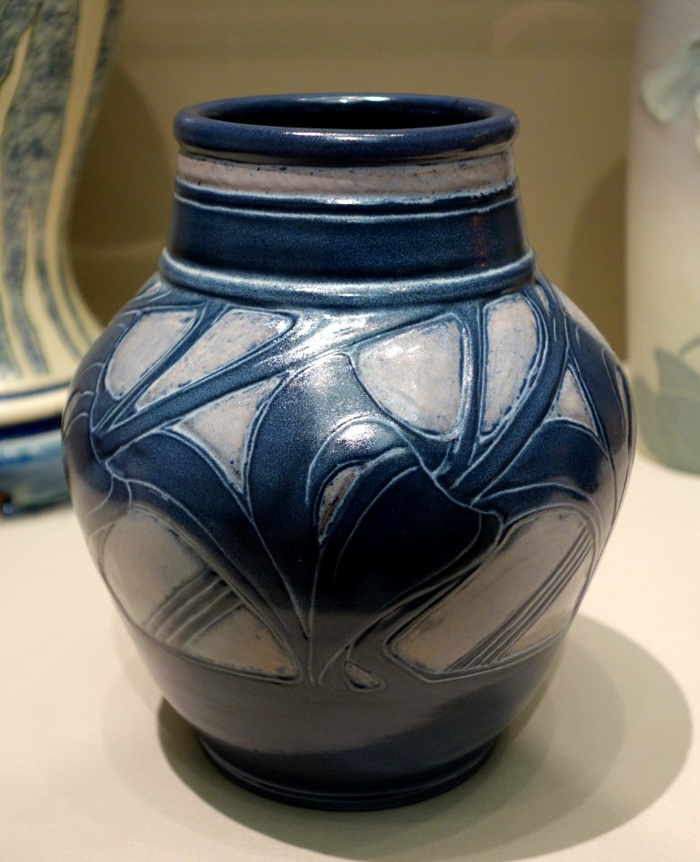 Vase, Newcomb Pottery, Sadie Irvine decorator, c. 1910, glazed earthenware - Cincinnati Art Museum - DSC04520