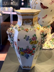 Vase, painted and gilded porcelain, Bristol, c1770, photo 1